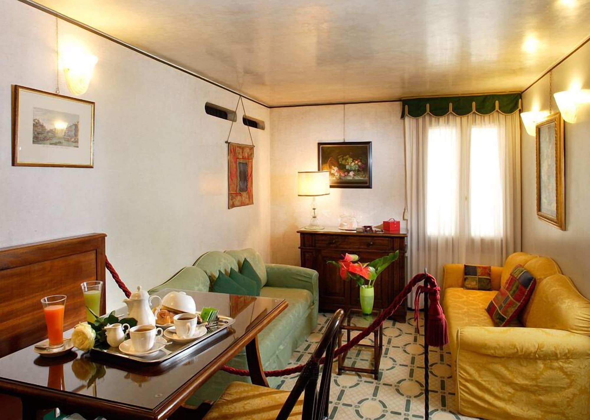 Palazzo Del Giglio Hotel Венеция Екстериор снимка